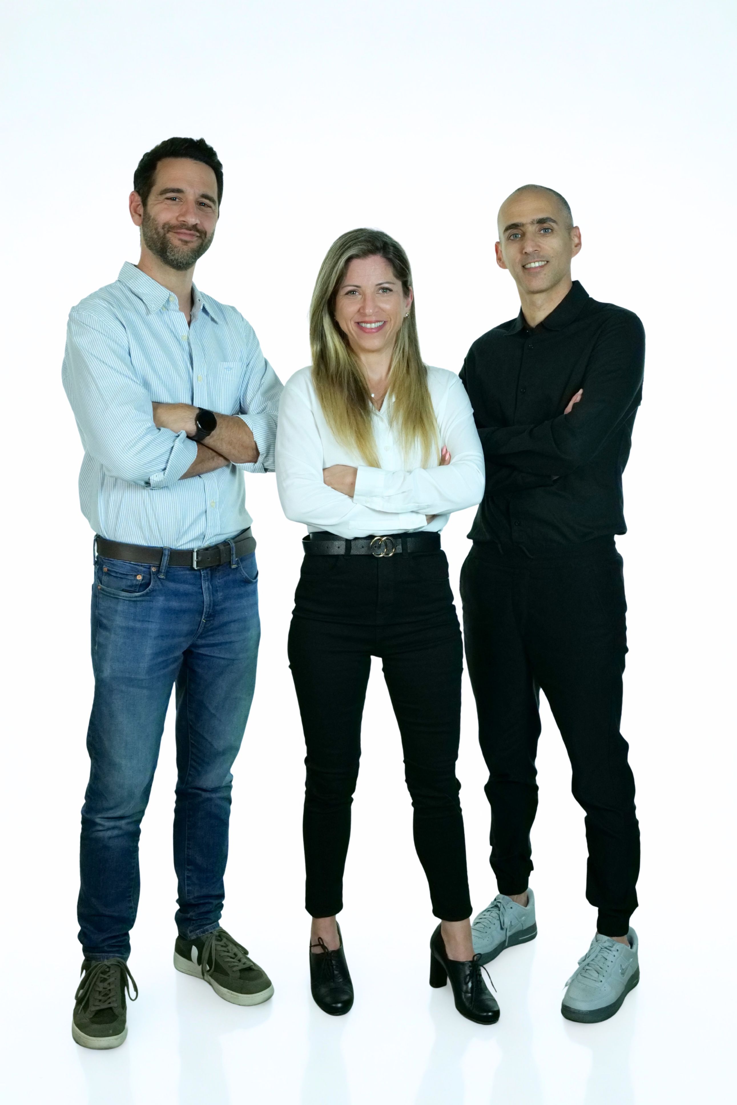 שלושת בני הדור הממשיך של אגוז
